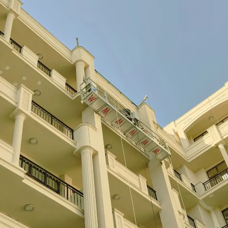 კიდული ლულკა Georgia Palace Hotel & Spa-ს კლასიკურ ფასადზე