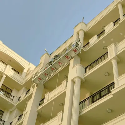 ლულკა დამაგრებულია Georgia Palace Hotel-ის სახურავის პარაპეტზე, ქობულეთი